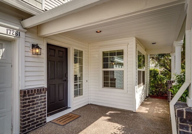 Building Photo - Beautiful Spacious Home!