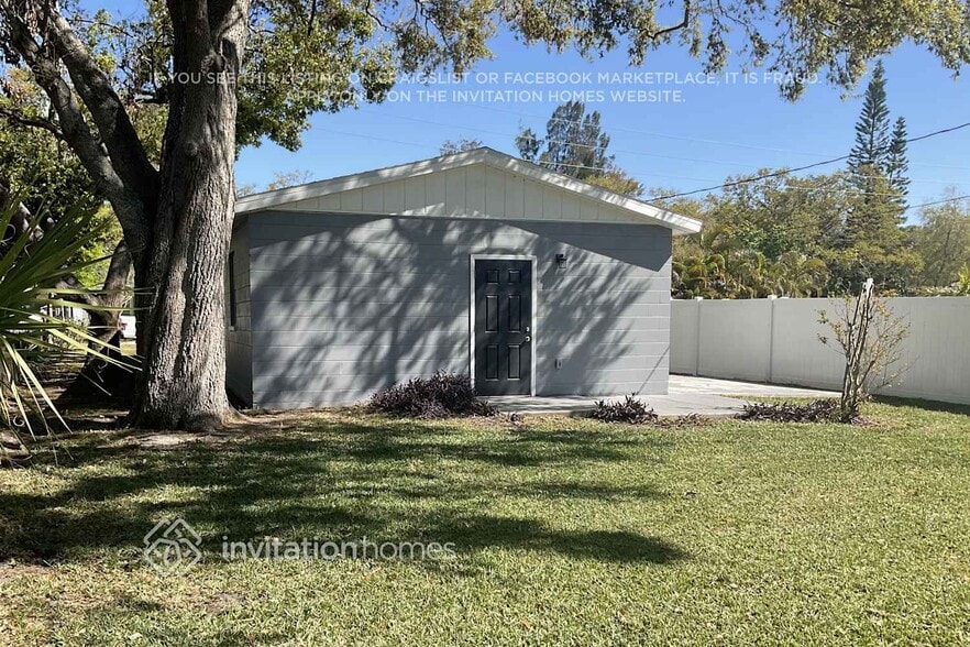 Building Photo - 421 2nd Ave NE