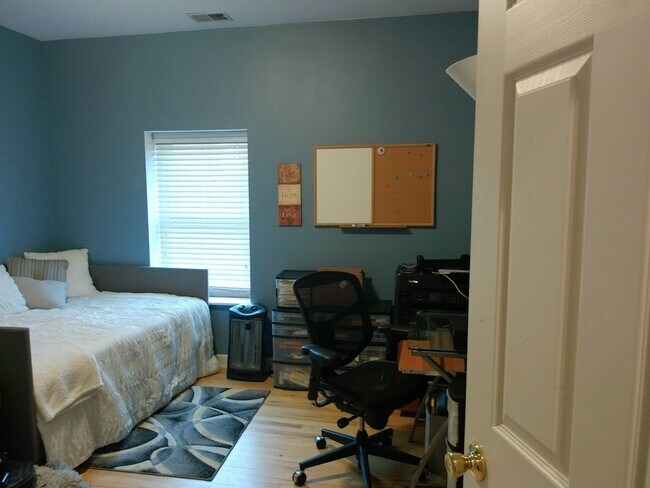 Building Photo - 6324 S Kimbark Ave