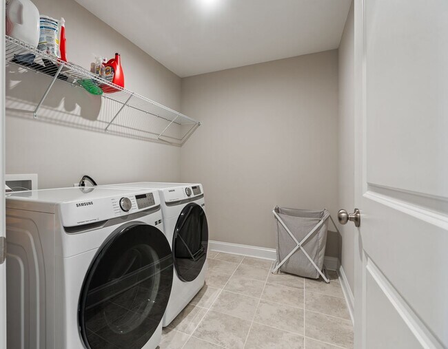 Building Photo - PARK FLEX STAYS - FULLY FURNISHED! Sunlit, Briar Chapel Retreat with Designer Finishes & Resort-S...