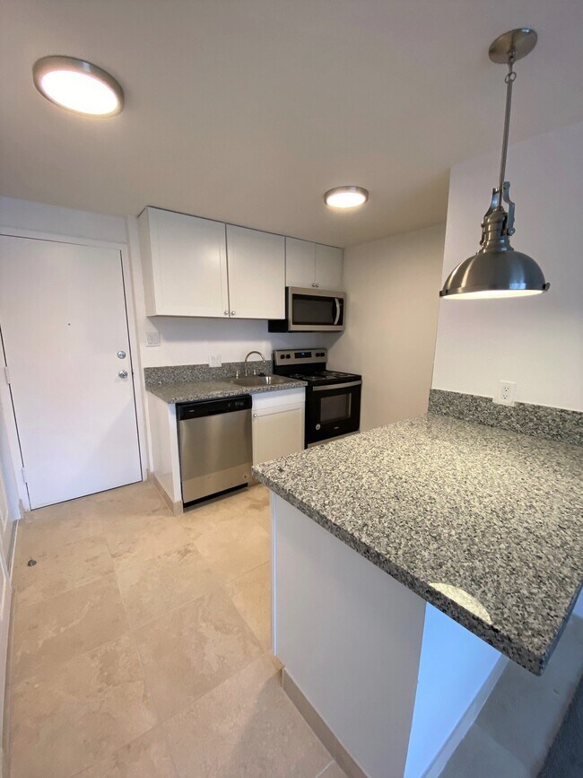 Building Photo - 300 Holcomb