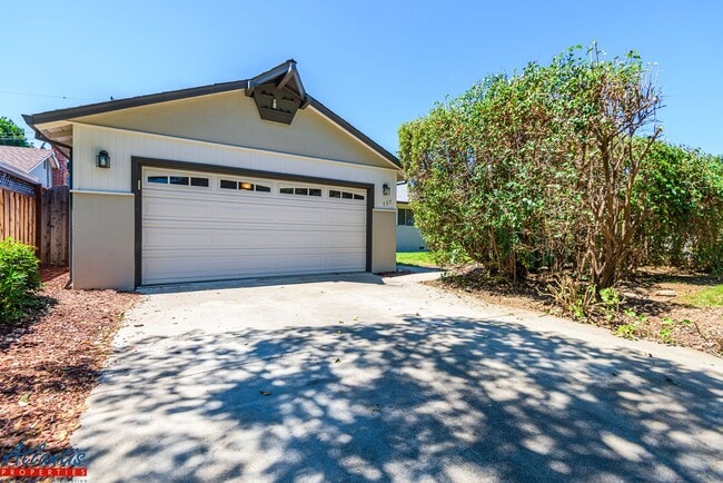 Primary Photo - Lovely Cul-De-Sac Home | Private Yards