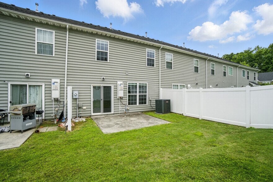 Building Photo - 5009 Breleigh Ln