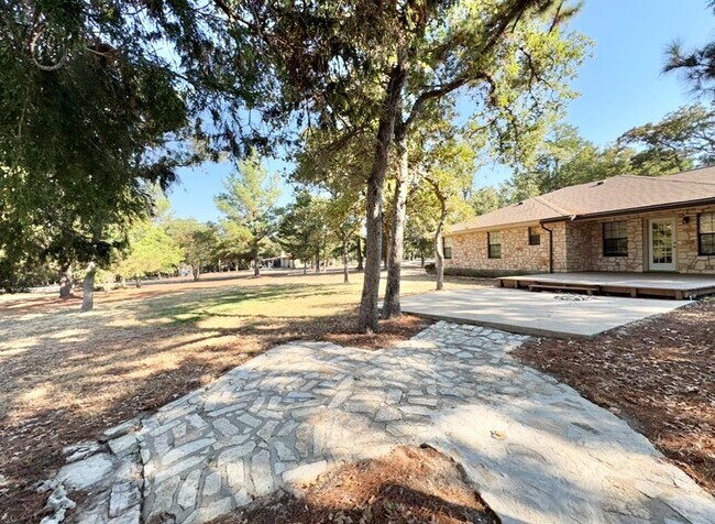 Building Photo - 124 Forest Dr