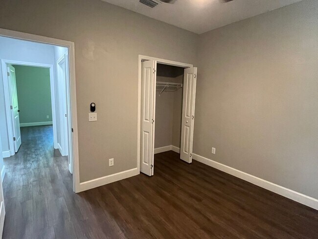 Building Photo - Upgraded New 3 Bedroom, 2 Bath home in Emerald Cove