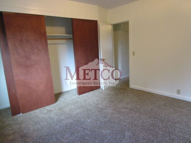 Building Photo - 01605