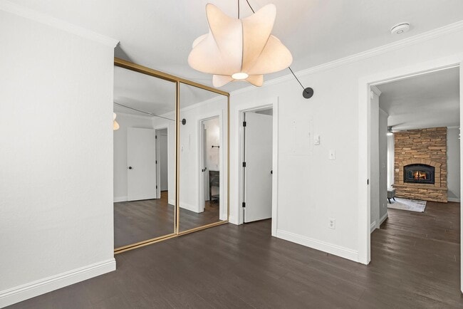 Building Photo - Remodeled One bedroom Woodstock Unit
