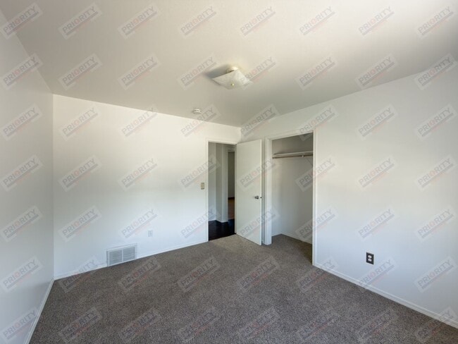 Building Photo - Single Family Home with 4 Bedrooms