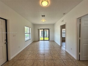 Building Photo - 1027 NE 10th Ave