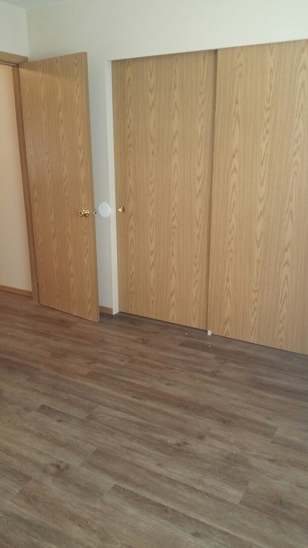 Building Photo - $1745.00 Emerald Court 2 bedroom 1 1/2 bath Puyallup Townhouse!