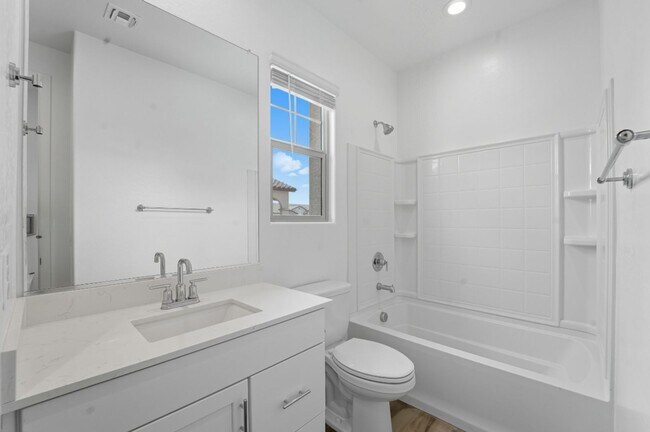 Building Photo - Like new Luxurious Modern townhome with 2 Master Suits in Warner Meadows!