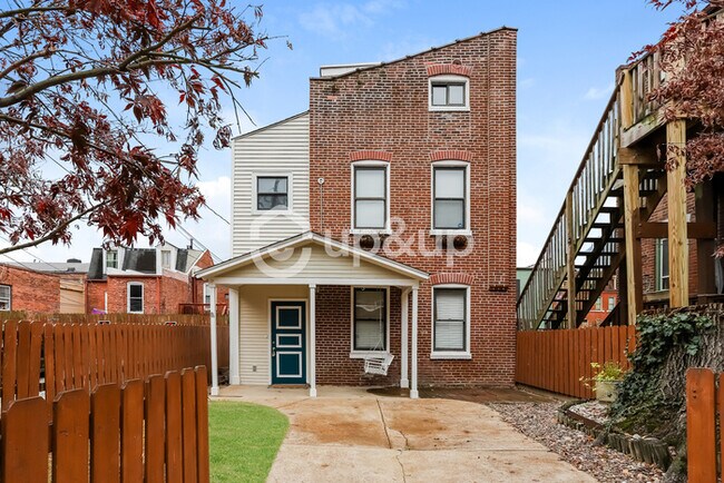 Building Photo - Fantastic 3bd/1.5ba home! Coming soon!