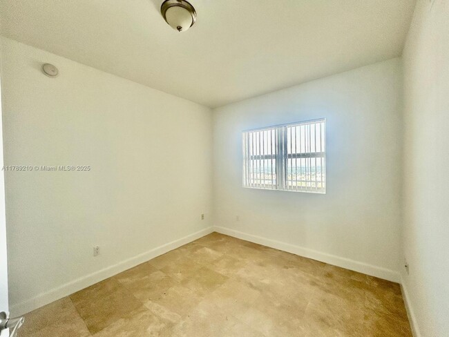 Building Photo - 15051 Royal Oaks Ln