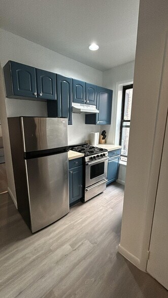 Building Photo - 320 E 93rd St