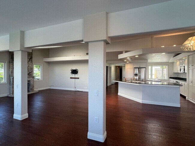 Building Photo - Stunning *VIEW* home for rent in desirable...