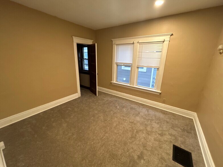 Building Photo - 425 Cumberland Ave