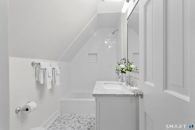 Building Photo - 249 Main St