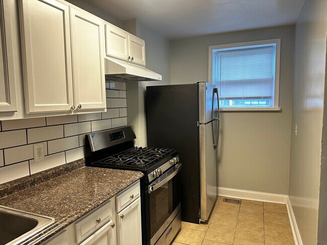 Building Photo - 4632 Hillside Rd SE