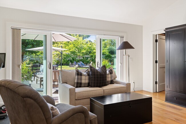 Building Photo - 760 Zinfandel Ln