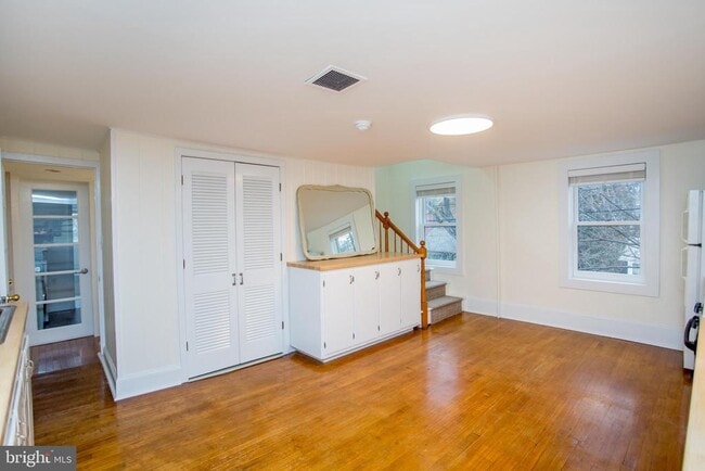 Building Photo - 67 Ferry St