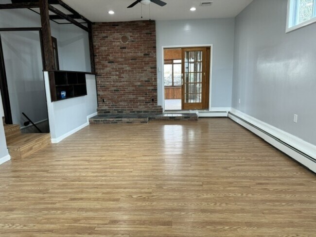 Building Photo - 14 Rohn St