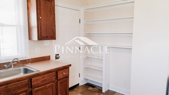Kitchen - 164 Thomas Rd