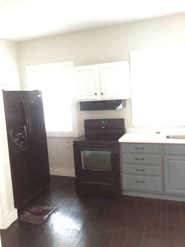 Building Photo - 1919 Plainfield Ave NE