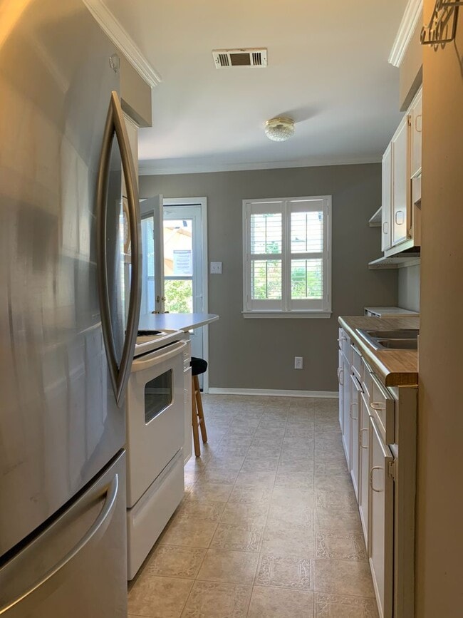 Building Photo - 3 Creekridge Cir