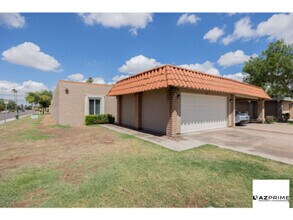 Building Photo - Prime Tempe location Meets Modern Upgrades...