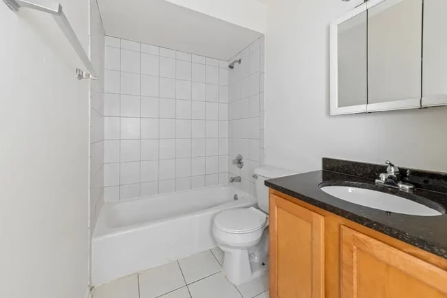 Building Photo - BEAUTIFUL LARGE 1 BED/1 BATH TOWNHOUSE RENTAL W/IN-UNIT LAUNDRY AND PARKING.....MUST SEE!!