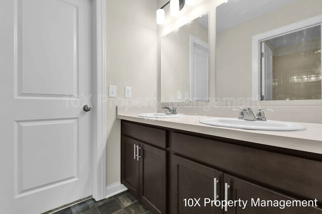Building Photo - 592 Courtright Dr