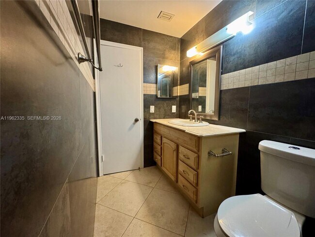 Building Photo - 6375 SW 136th Ct