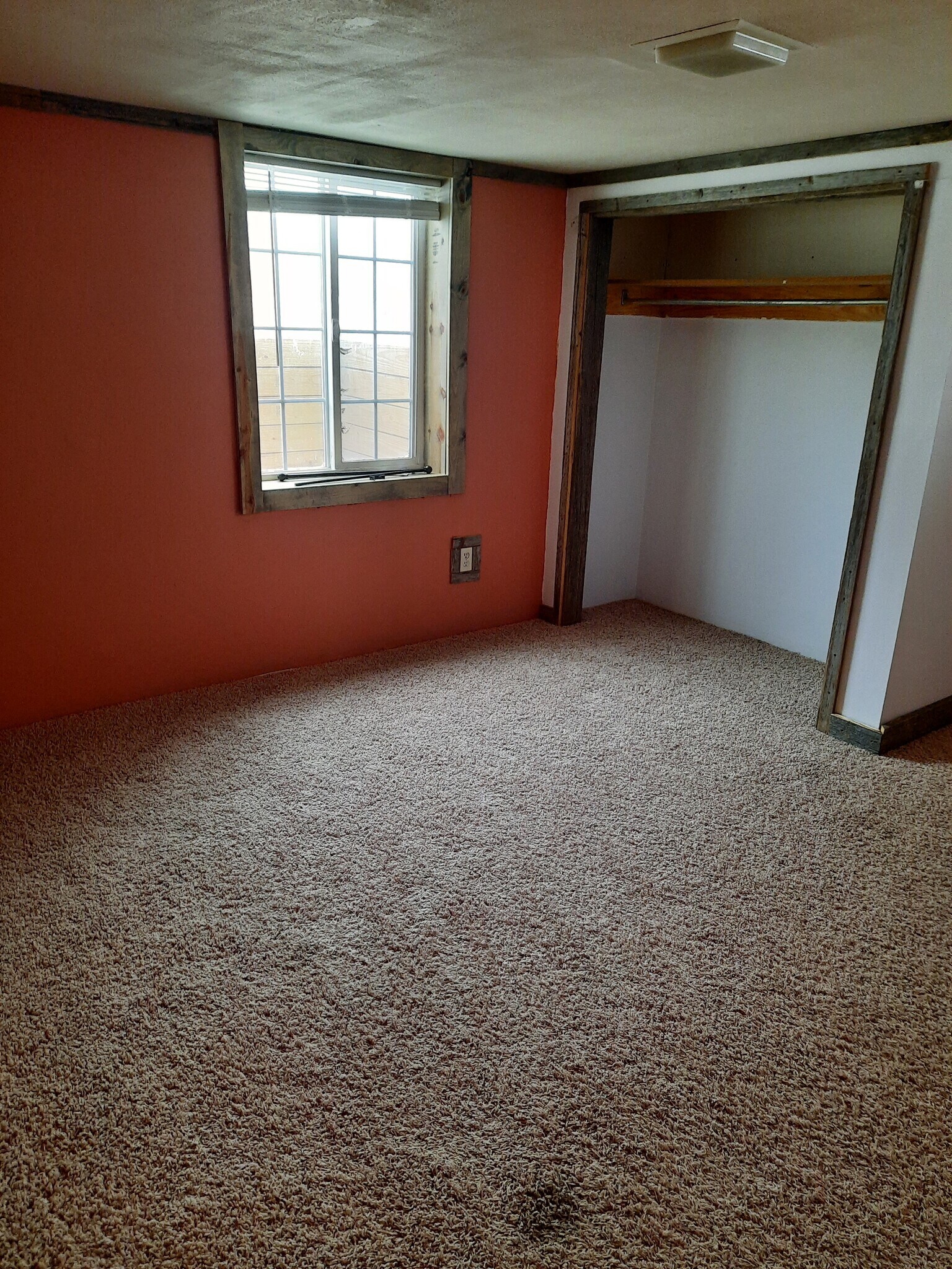 Basement bedroom #2 - 40016 Linden Dr