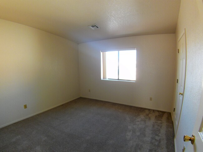 Building Photo - 3400 Sunriver Rd