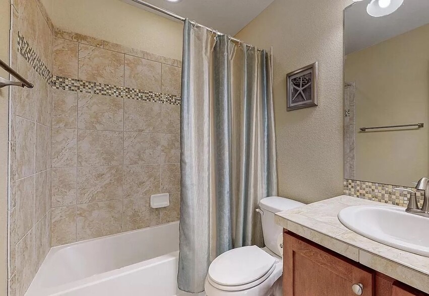 Guest Bathroom - 4759 Raven Run