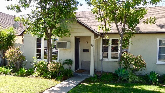 Building Photo - 1116 E Glenoaks Blvd