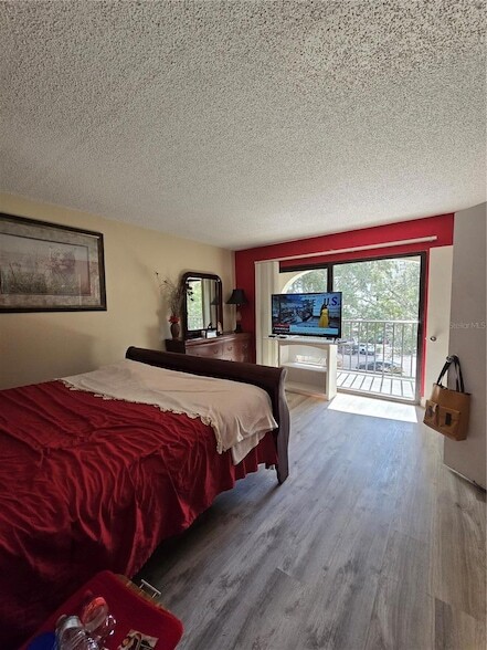 Building Photo - 105 4th Ave NE