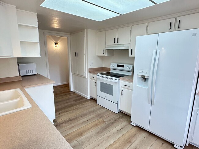 Building Photo - HOUSE - SEDONA - ROLLING HILLS ESTATES