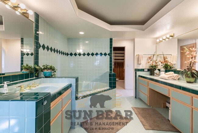 Building Photo - Beautiful Home w Peek Lakeview!