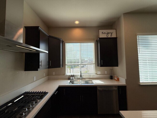 Building Photo - Upgraded single story home in Manteca!