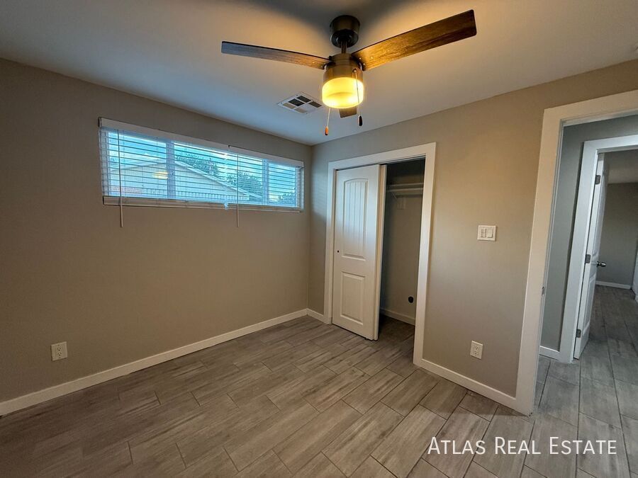 Building Photo - 3412 W Orangewood Ave