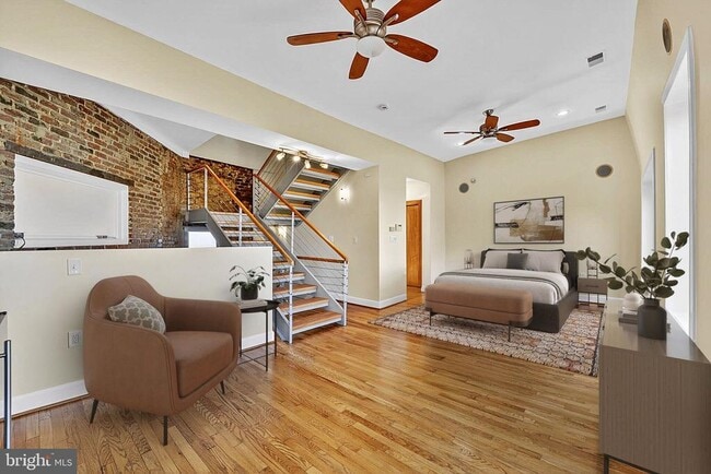 Building Photo - 1000 Park Rd NW