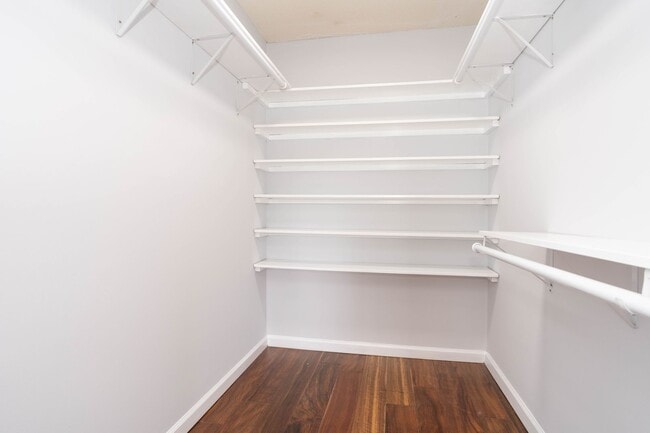 Building Photo - Renovated 1 BR 1 Ba in Hunting Creek Club