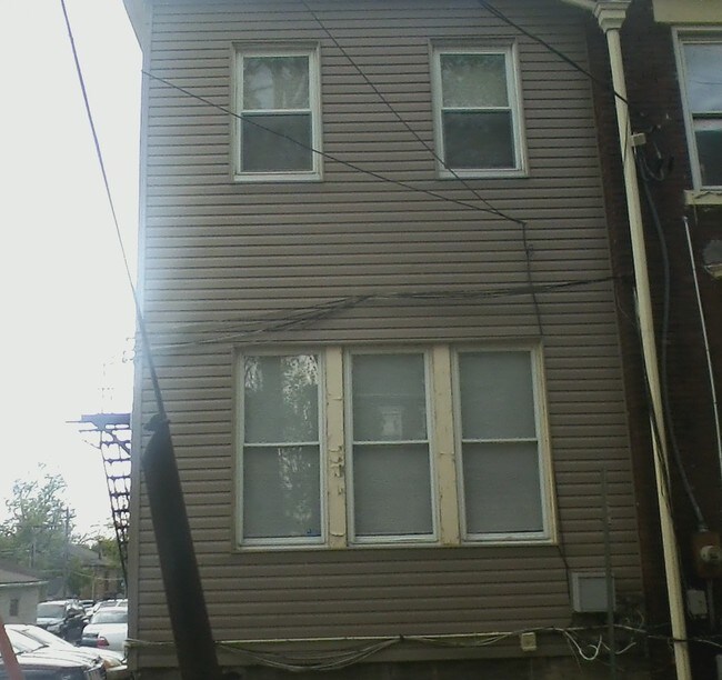 Building Photo - 205 E 14th Ave