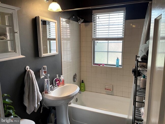 Building Photo - 1813 Key Blvd