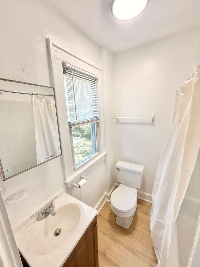 Building Photo - ***RENT READY~4 Bed RENOVATED 2 story house/w/ downstairs bedroom/Granite countertops