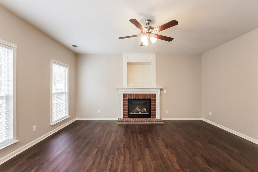Building Photo - 3435 Fairfax Woods Dr