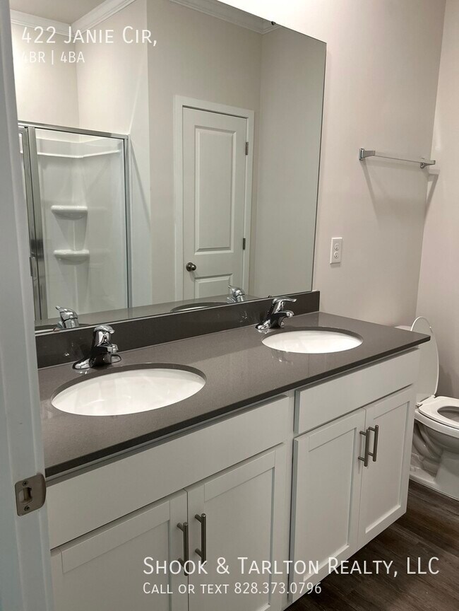 Building Photo - 422 Janie Lp