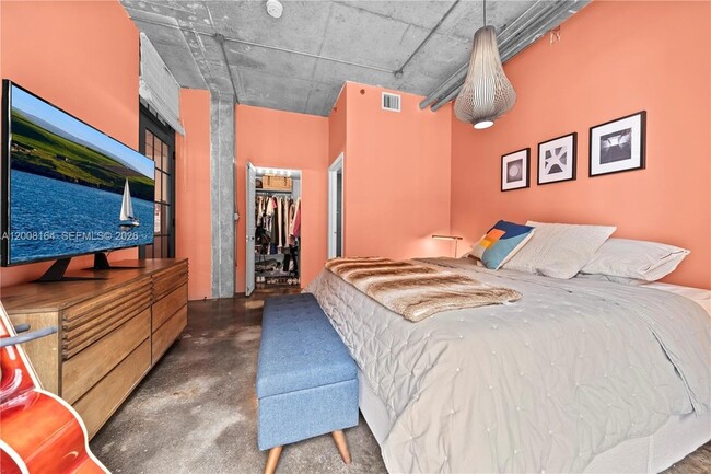 Building Photo - 444 NE 30th St