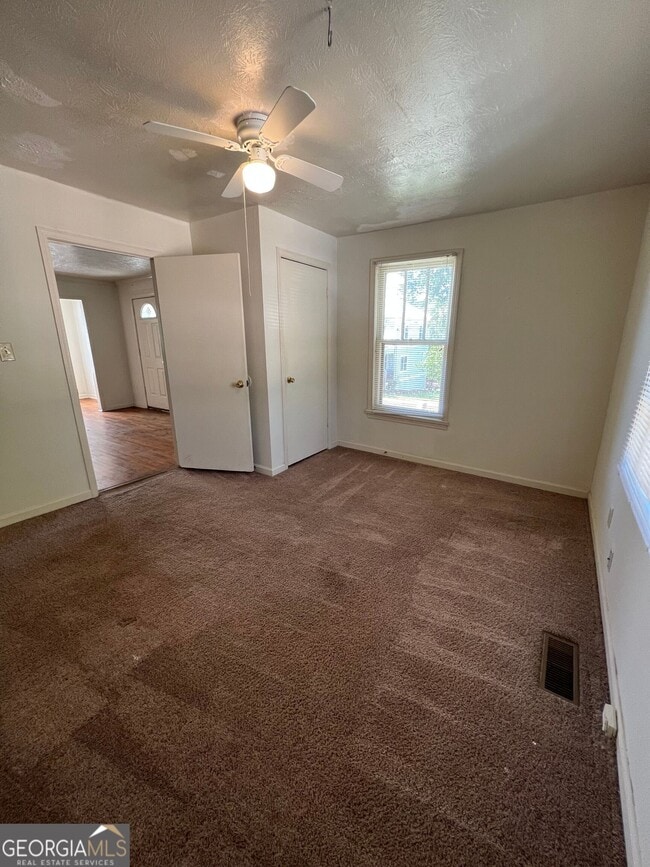 Building Photo - 145 Herring St